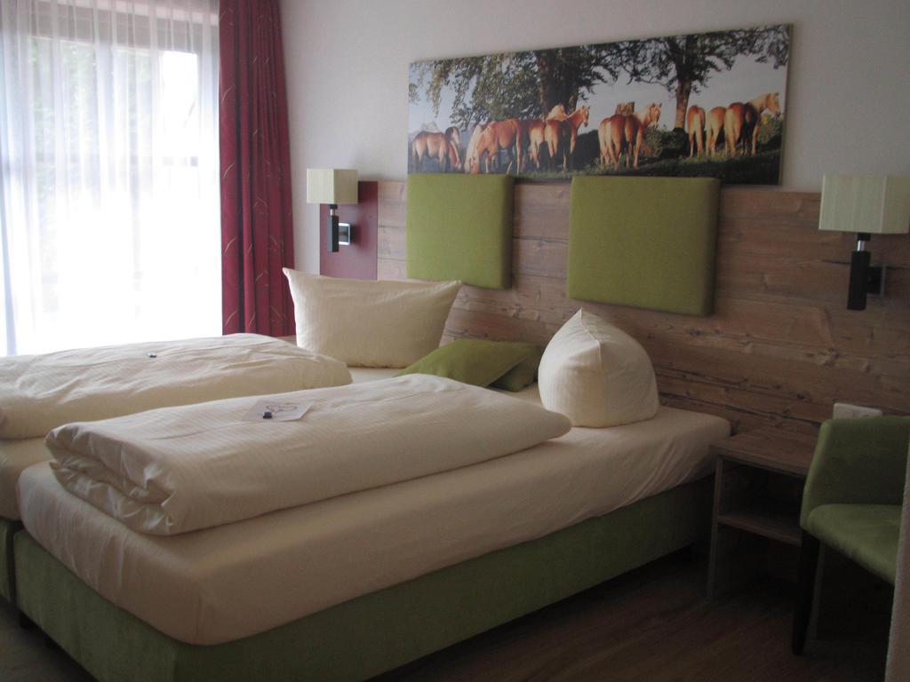Haflingerhof Hotel Roßhaupten Стая снимка