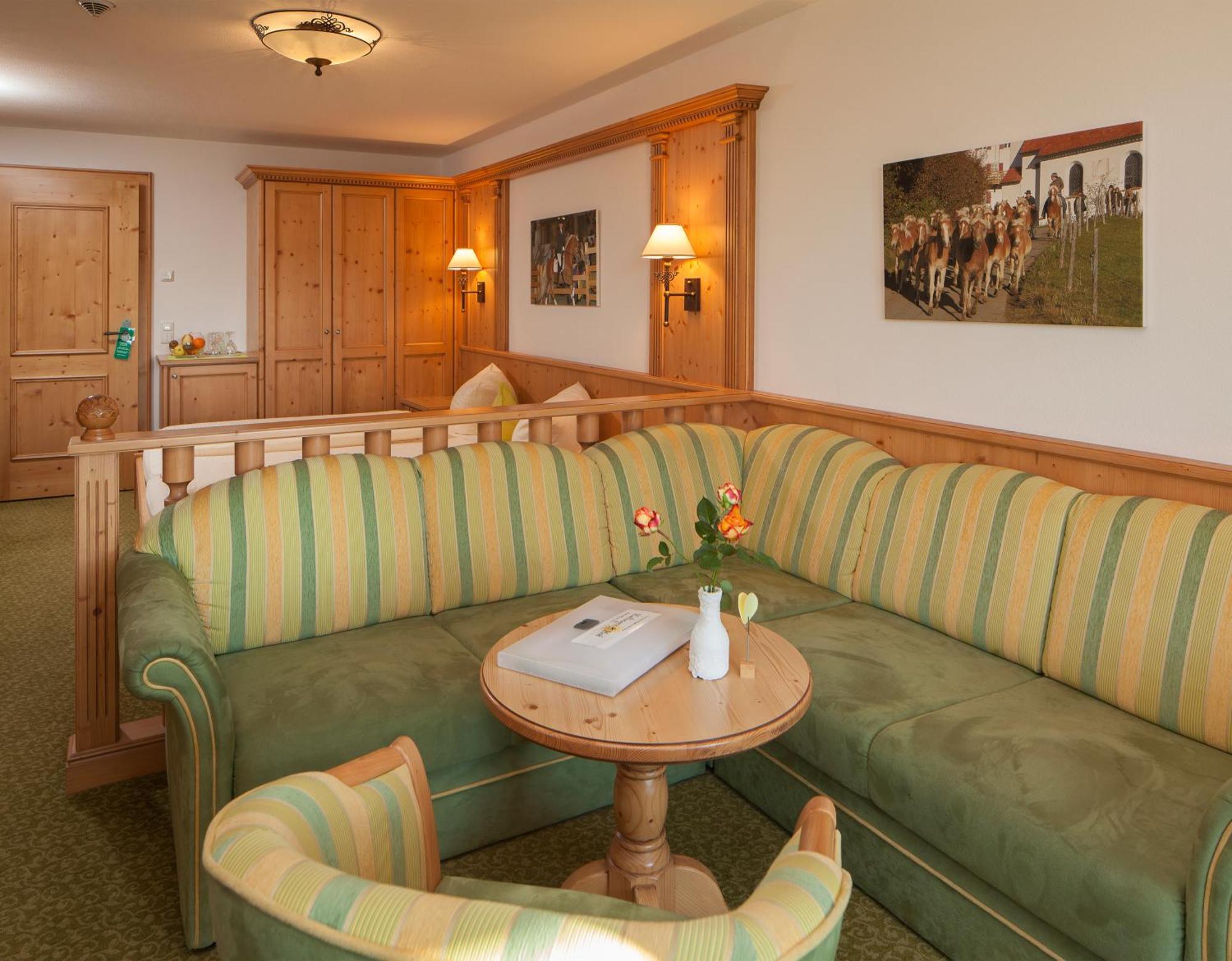 Haflingerhof Hotel Roßhaupten Стая снимка